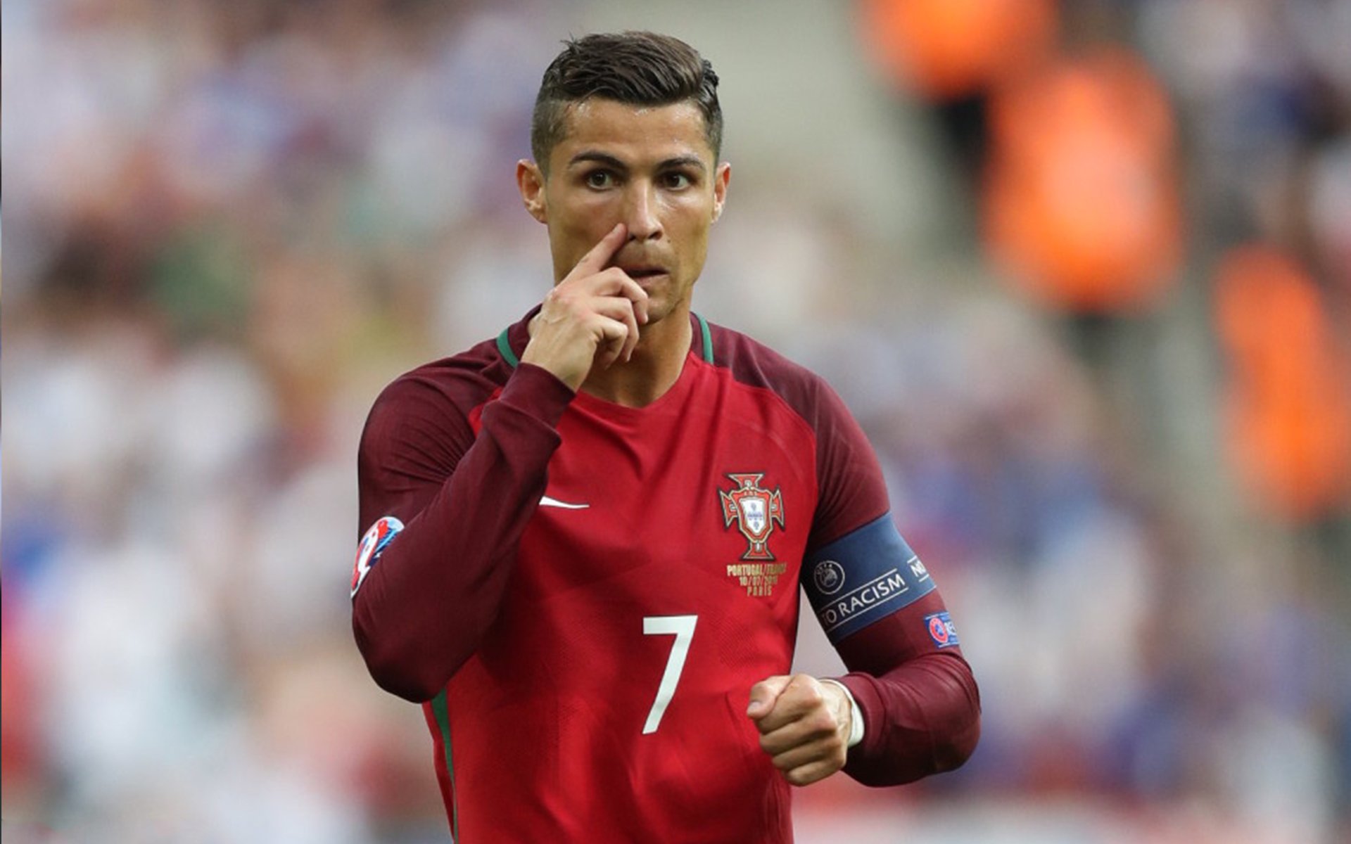 史上最“硬核”篮下争夺战：斯托亚科维奇在抢篮板时的拼搏让人敬佩！