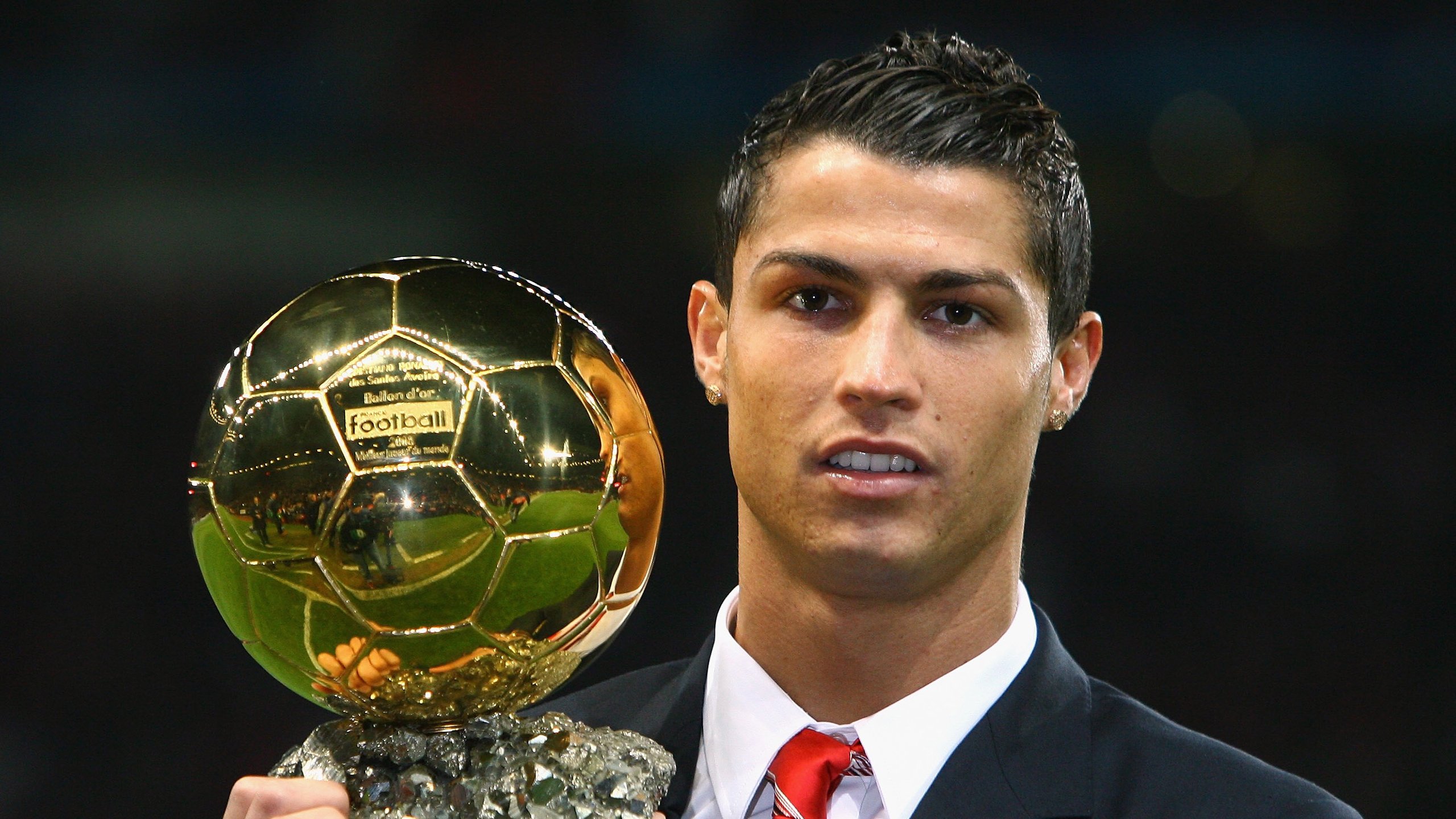 开云体育网站入口-绿茵场上新“黑科技”频出，为比赛增添新看点，绿茵 fm